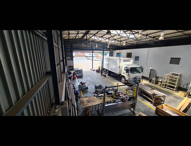 993M² WAREHOUSE TO LET IN MEADOWDALE